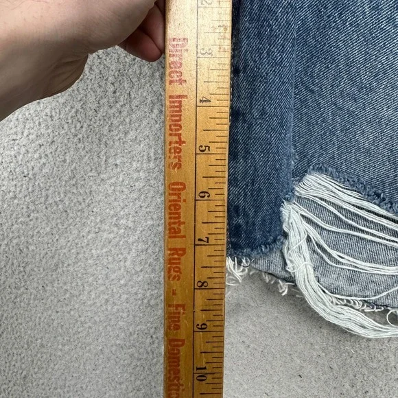 Levis Premium 501 Womens Jean 90s Shorts 30 Blue Distressed  Loose Fit Denim NEW - Picture 8 of 10